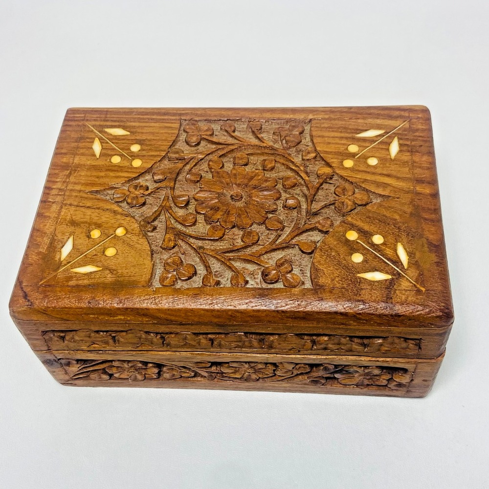 VTG Carved Inlaid Intricate Flower Decorative‎ Wooden Trinket Box India Flower